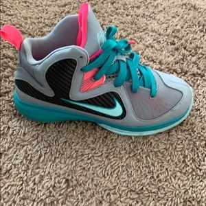South beach Lebrons sz2